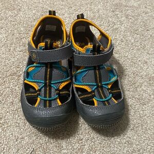 Boys sandals/water shoes
